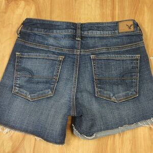 AMERICAN EAGLE Super Stretch Jean Shorts Womens Size 4 Frayed Raw Hem Blue Denim